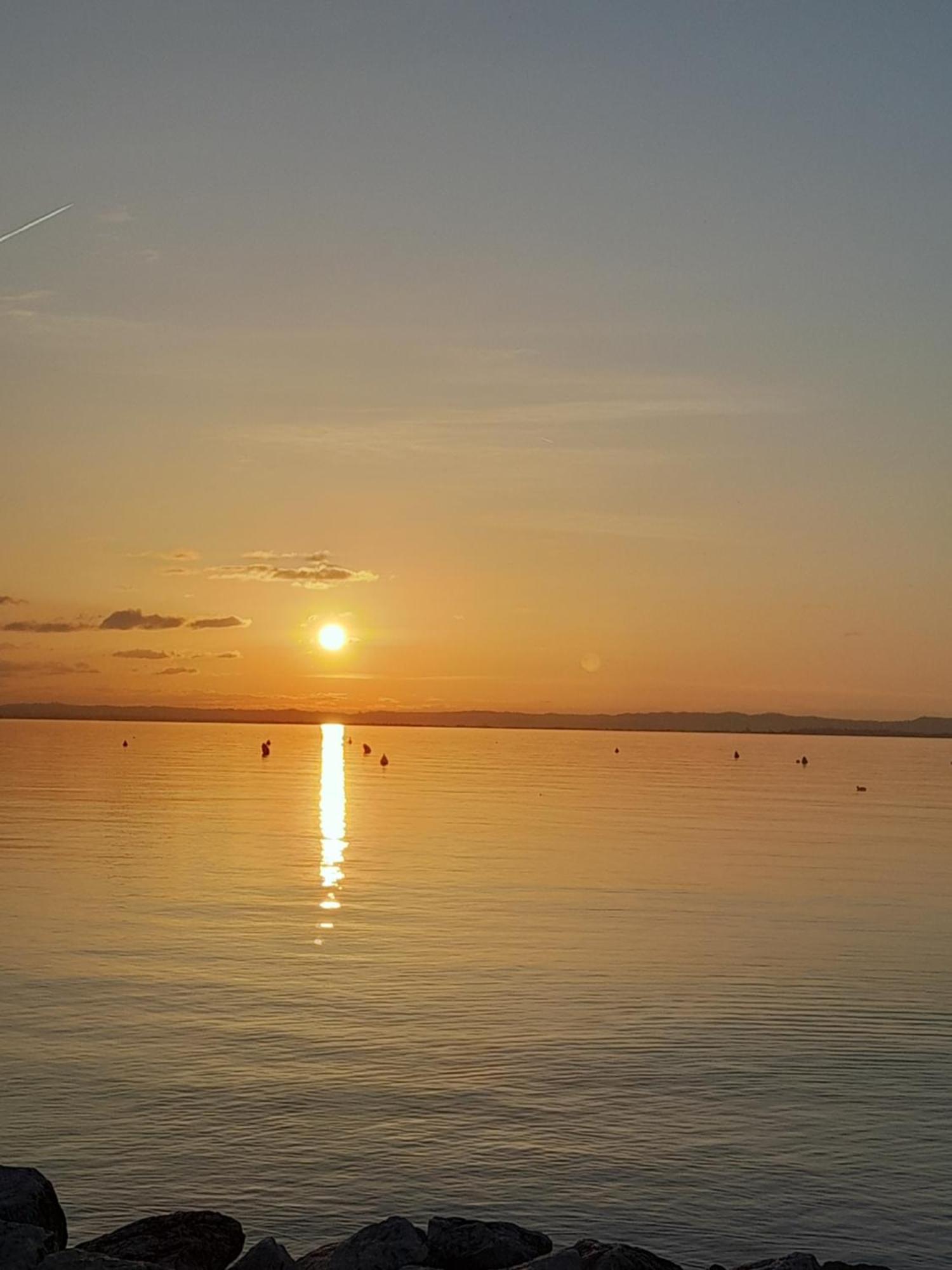 Mahatma Residence Lake View Lazise Rum bild
